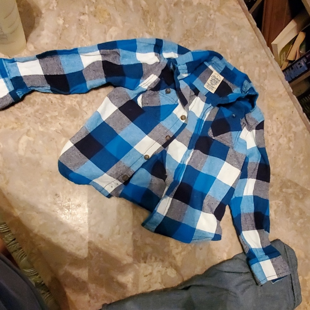 2 button ups - Picture 4 of 5